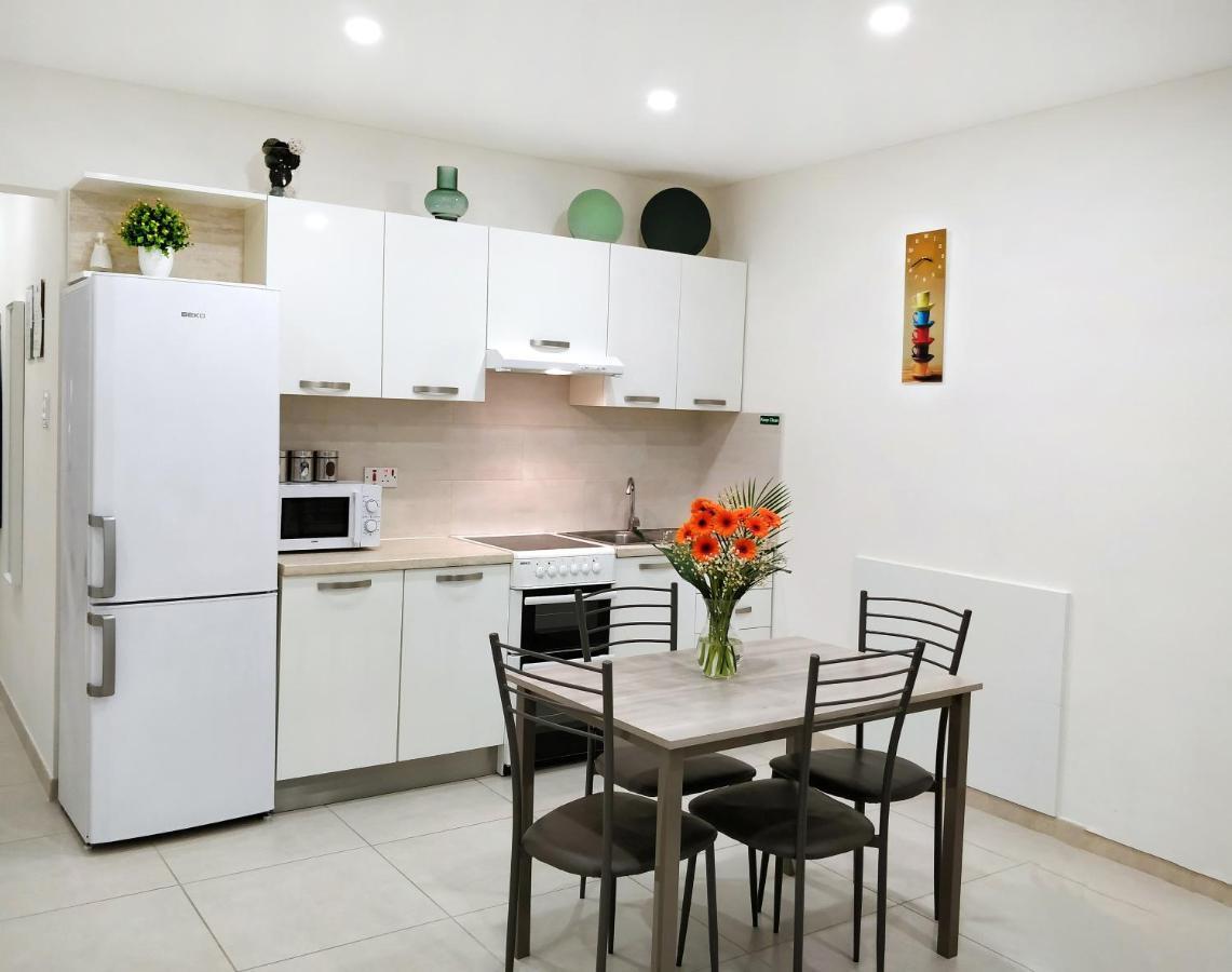 Central Rooms - Near Valletta & Sliema - Best Bus Lines Hamrun Bagian luar foto